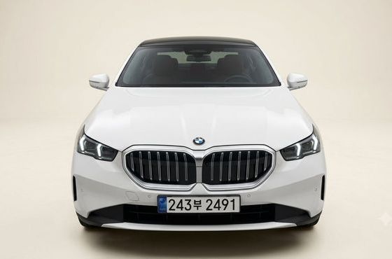 BMW 5-Series 530i xDrive — пробег 7 952 км — фото 2 из 5