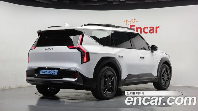 Kia EV9 Long Range 4WD GT Line — пробег 749 км — фото 2 из 5