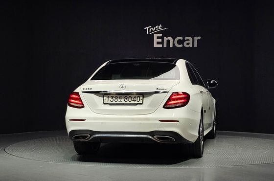 Mercedes-Benz E-Class E350 4MATIC AMG Line — пробег 111 232 км — фото 4 из 5