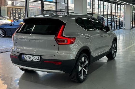 Volvo XC40 B4 Ultra Bright — пробег 4 614 км — фото 2 из 5