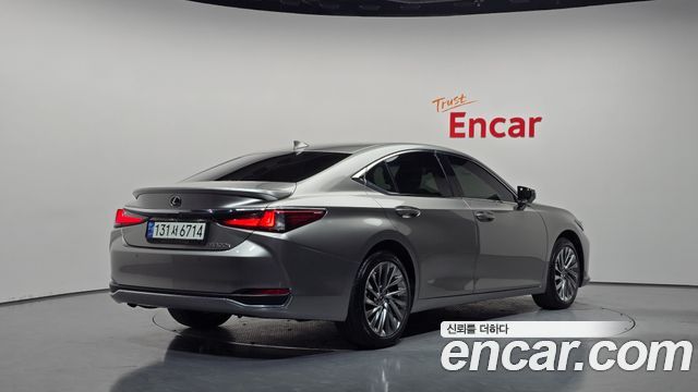 Lexus ES Executive — пробег 56 088 км — фото 2 из 5