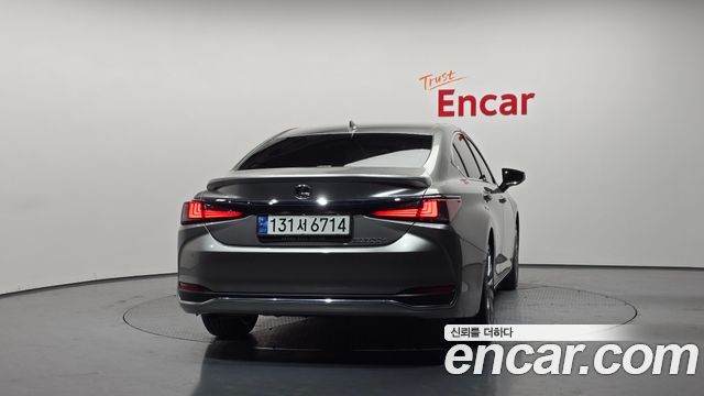 Lexus ES Executive — пробег 56 088 км — фото 4 из 5