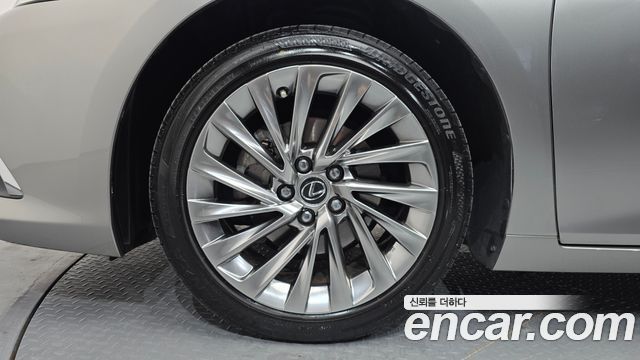 Lexus ES Executive — пробег 56 088 км — фото 5 из 5