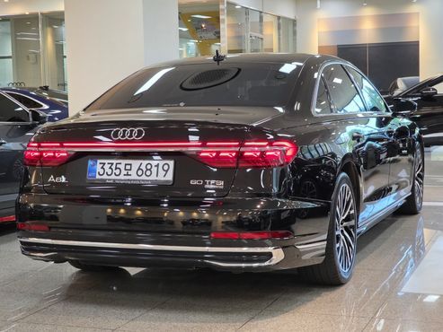 Audi A8 60 TFSI Quattro LWB — пробег 63 261 км — фото 2 из 5