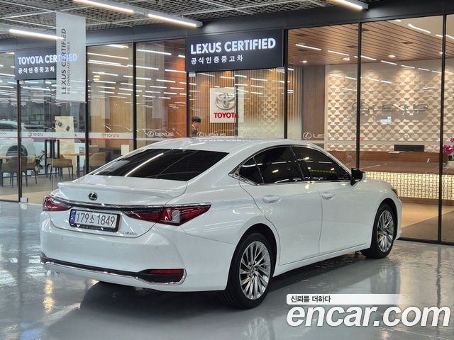 Lexus ES Luxury Plus — пробег 56 488 км — фото 2 из 5