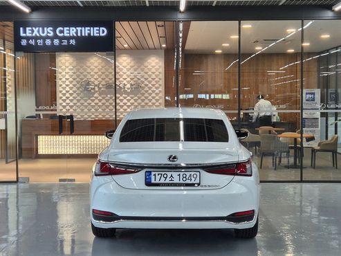 Lexus ES Luxury Plus — пробег 56 488 км — фото 4 из 5