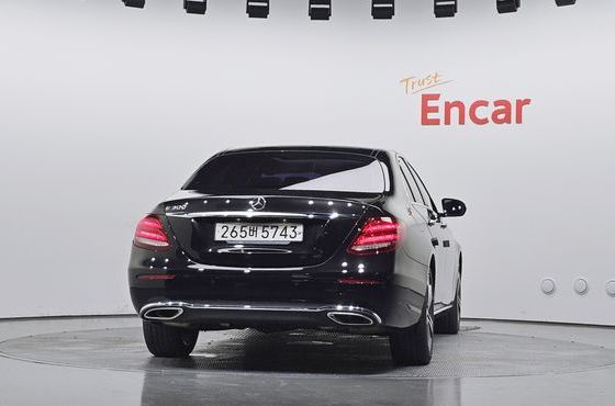Mercedes-Benz E-Class E300 Avantgarde — пробег 161 771 км — фото 4 из 5