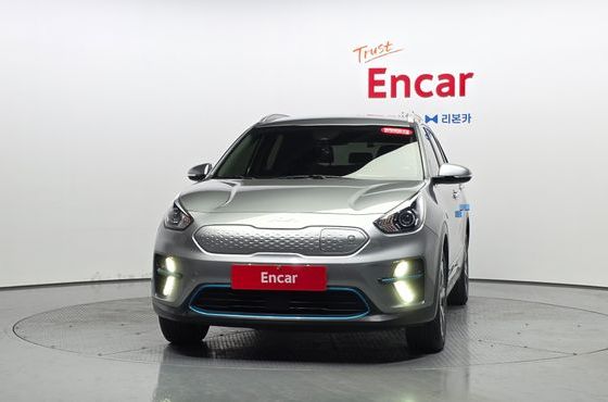 Kia Niro Prestige — пробег 35 028 км — фото 3 из 5