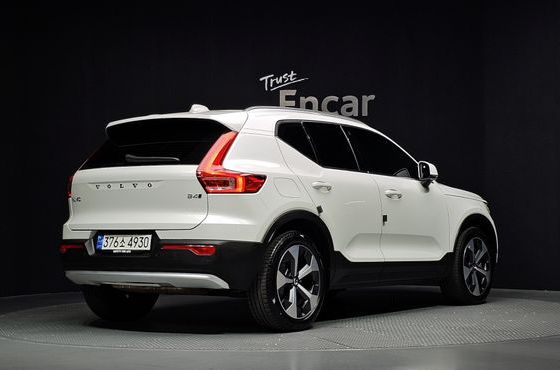 Volvo XC40 B4 Ultimate Bright — пробег 29 732 км — фото 2 из 5