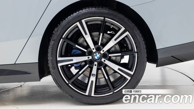 BMW 5-Series 530i xDrive M Sport — пробег 5 100 км — фото 5 из 5
