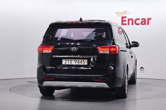 Kia Carnival 9-seater Noblesse — пробег 180 704 км — фото 4 из 5