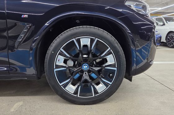 BMW iX3 M Sports — пробег 13 550 км — фото 5 из 5