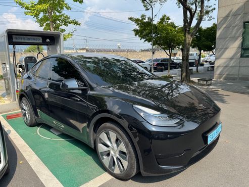 Tesla Model Y RWD — пробег 27 983 км — фото 2 из 5