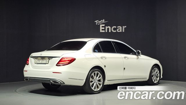 Mercedes-Benz E-Class из Кореи Encar