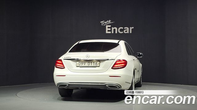 Mercedes-Benz E-Class из Кореи Encar