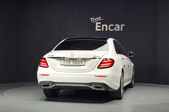 Mercedes-Benz E-Class E300 4MATIC AMG Line — пробег 49 415 км — фото 4 из 5