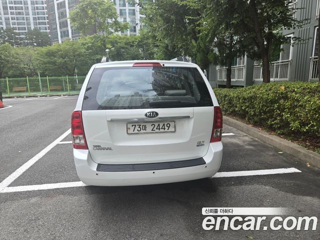 Kia Carnival GLX High-Deluxe — пробег 177 739 км — фото 4 из 5