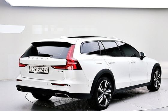 Volvo V60 T5 Pro AWD — пробег 99 108 км — фото 3 из 5
