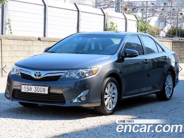 Toyota Camry 2.5 XLE — пробег 89 866 км — фото 2 из 5