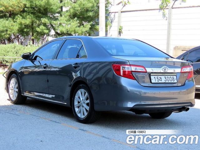 Toyota Camry 2.5 XLE — пробег 89 866 км — фото 3 из 5