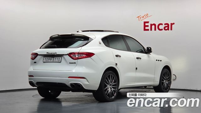 Maserati Levante из Кореи Encar