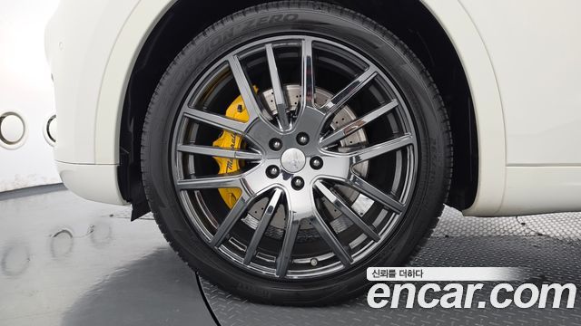 Maserati Levante из Кореи Encar