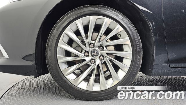 Lexus ES Executive — пробег 59 465 км — фото 5 из 5