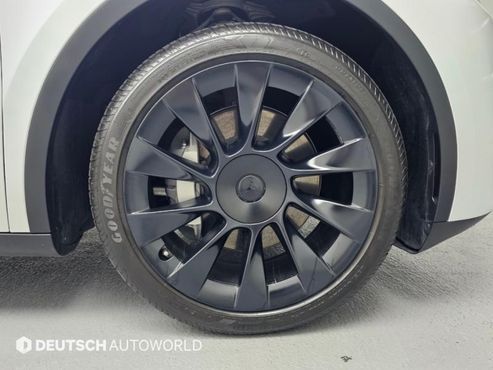 Tesla Model Y RWD — пробег 9 353 км — фото 5 из 5