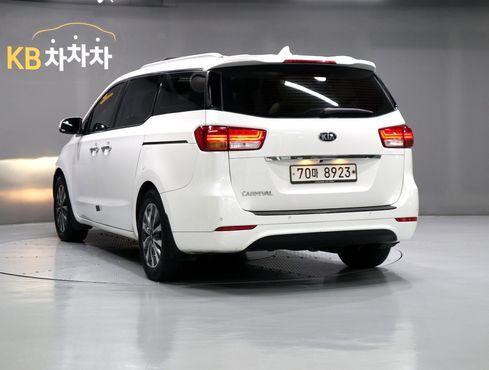 Kia Carnival 11-seater Noblesse — пробег 134 649 км — фото 4 из 5