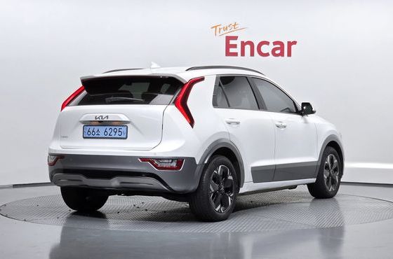 Kia Niro Earth — пробег 26 970 км — фото 2 из 5