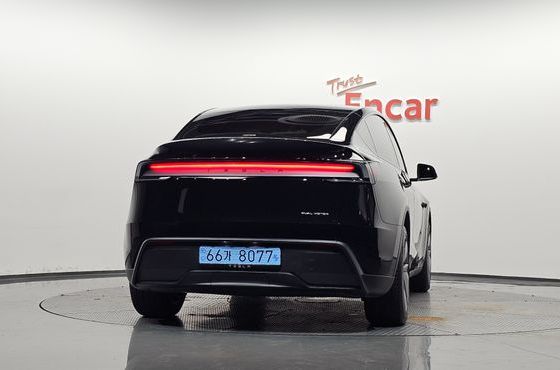 Tesla Model Y Long Range AWD — пробег 7 438 км — фото 4 из 5