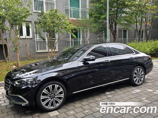 Mercedes-Benz E-Class E300e 4MATIC Exclusive — пробег 38 000 км — фото 1 из 5