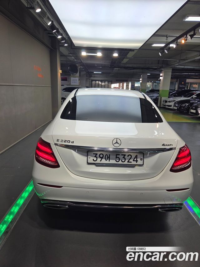 Mercedes-Benz E-Class из Кореи Encar