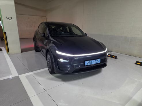 Tesla Model Y L Long Range AWD — пробег 9 км — фото 1 из 5