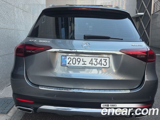 Mercedes-Benz GLE-Class GLE300d 4MATIC — пробег 37 500 км — фото 2 из 5