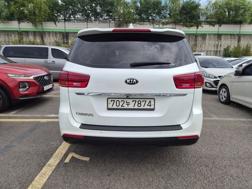 Kia Carnival 11-Seater Deluxe — пробег 133 230 км — фото 3 из 5