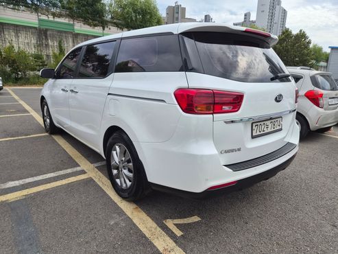 Kia Carnival 11-Seater Deluxe — пробег 133 230 км — фото 4 из 5