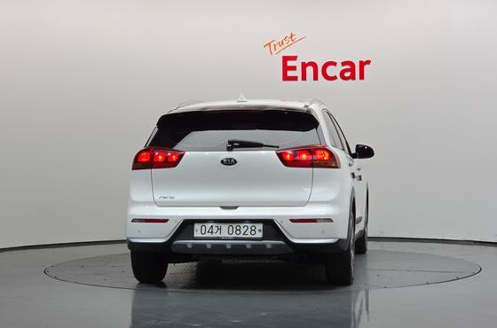 Kia Niro Luxury — пробег 154 096 км — фото 4 из 5