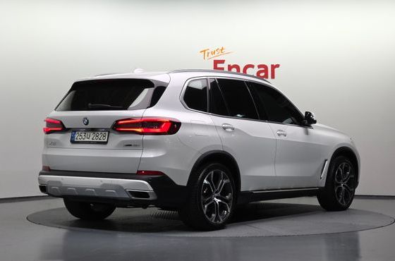 BMW X5 xDrive 40i xLine — пробег 85 385 км — фото 2 из 5