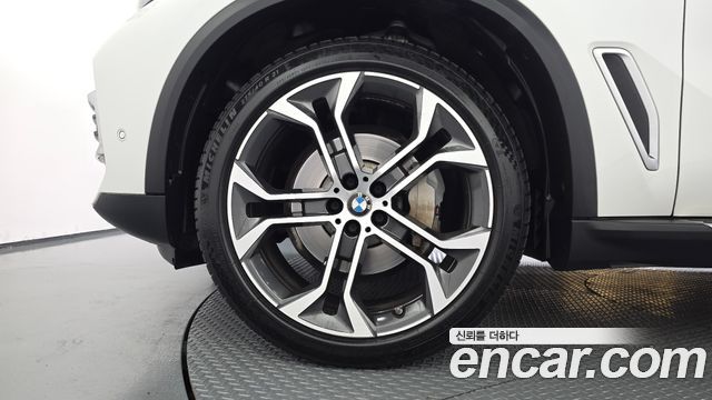 BMW X5 xDrive 40i xLine — пробег 85 385 км — фото 5 из 5