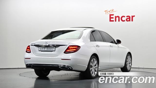 Mercedes-Benz E-Class из Кореи Encar