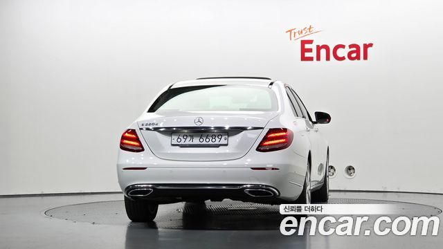 Mercedes-Benz E-Class из Кореи Encar