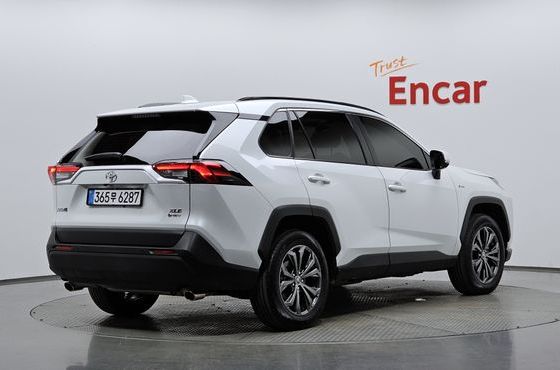 Toyota RAV4 2.5 2WD Hybrid XLE — пробег 14 699 км — фото 2 из 5