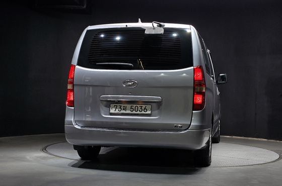 Hyundai Starex 12-Seater Wagon CVX Deluxe — пробег 205 871 км — фото 4 из 5