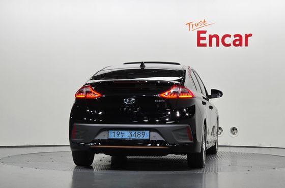Hyundai Ioniq Q — пробег 145 805 км — фото 4 из 5