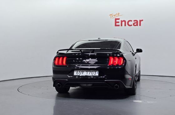 Ford Mustang Coupe — пробег 25 153 км — фото 4 из 5