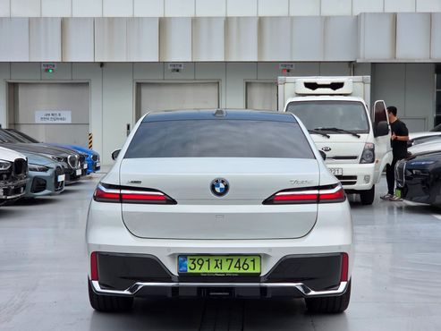 BMW 7-Series 750e xDrive M Sport — пробег 4 115 км — фото 4 из 5