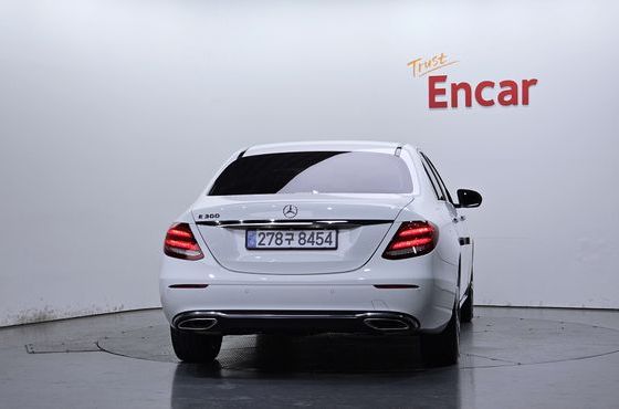 Mercedes-Benz E-Class E300 Avantgarde — пробег 89 870 км — фото 4 из 5
