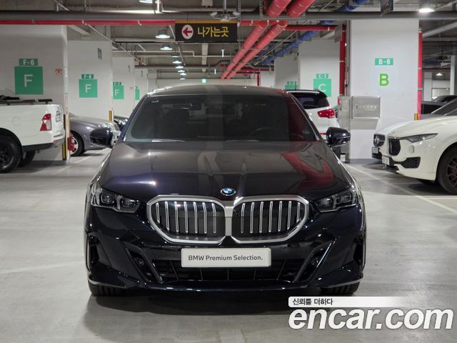 BMW 5-Series 530i xDrive M Sport — пробег 5 411 км — фото 3 из 5