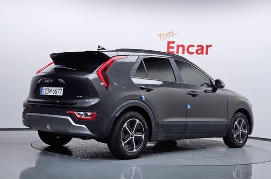 Kia Niro Prestige — пробег 46 324 км — фото 2 из 5